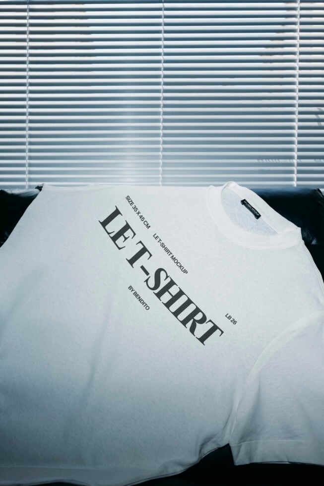 Le T-Shirt LB26W34 Mockup