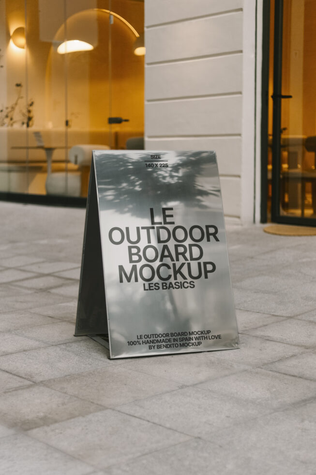 Le Outdoor Board LB25W09 Mockup