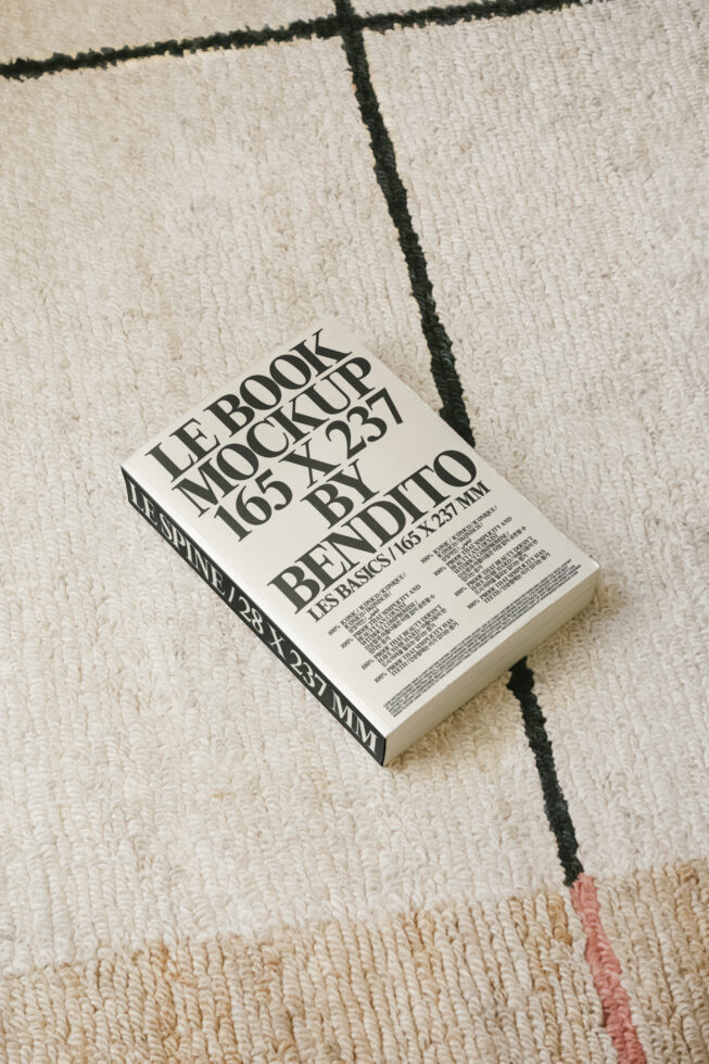 Le Book LB25W08 Mockup