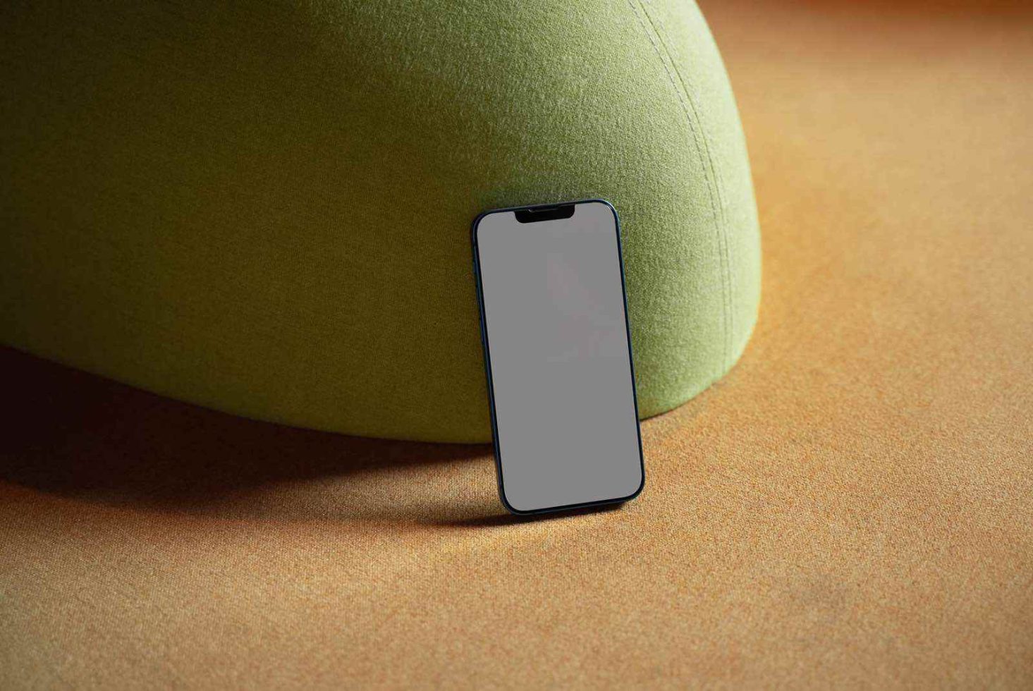 iPhone MS03 Mockup preview 2