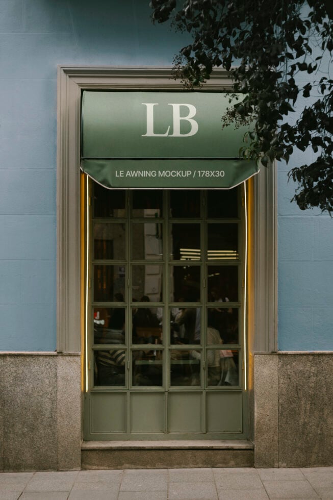 Le Store Front LB25W17 Mockup