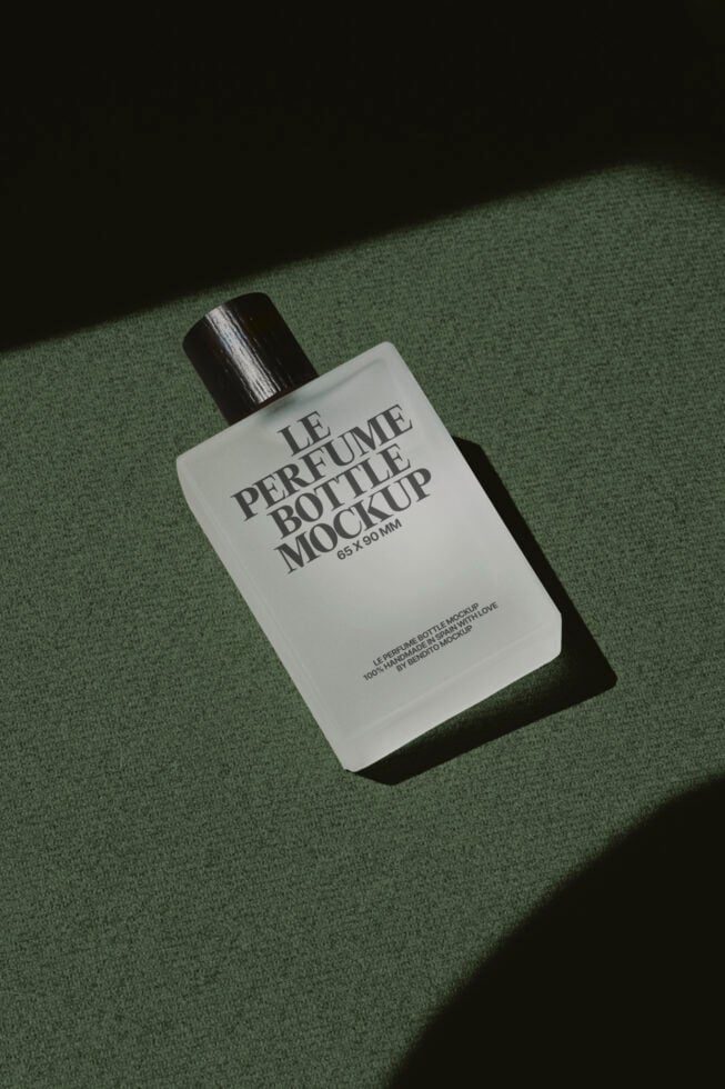 Le Perfume Bottle LB25W28 Mockup preview 4