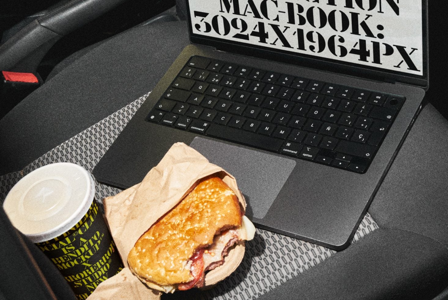 MacBook Pro PSCv101 Mockup preview 2