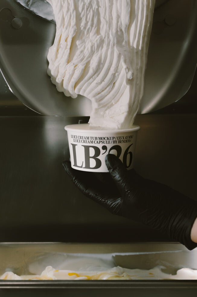Le Ice Cream Tub LB26W2401 Mockup