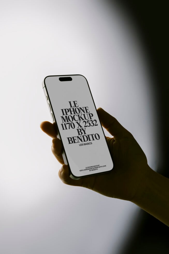 Le iPhone LB26W0202 Mockup preview 3