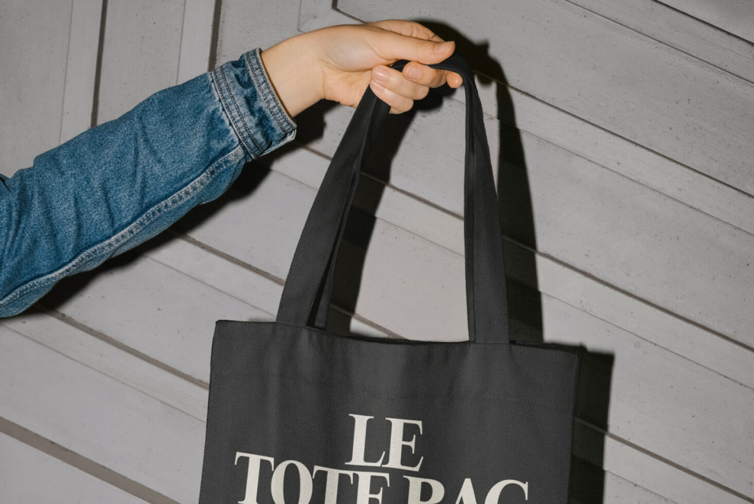Le Tote Bag LB25W12 Mockup preview 2