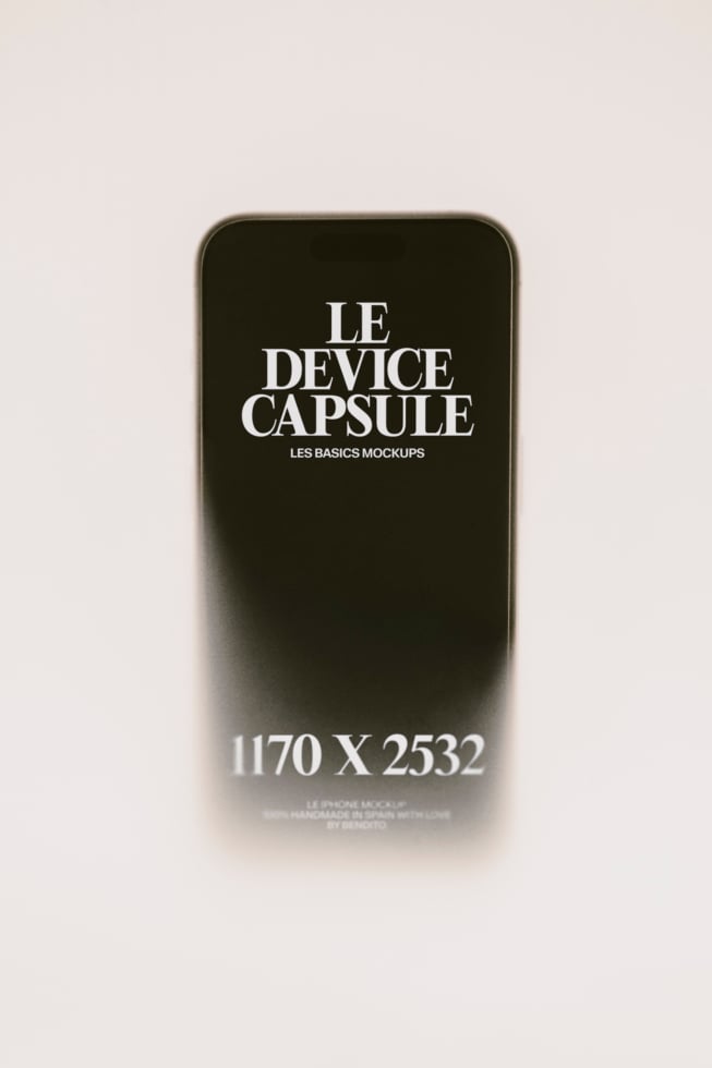 Le iPhone LB26W3803 Mockup