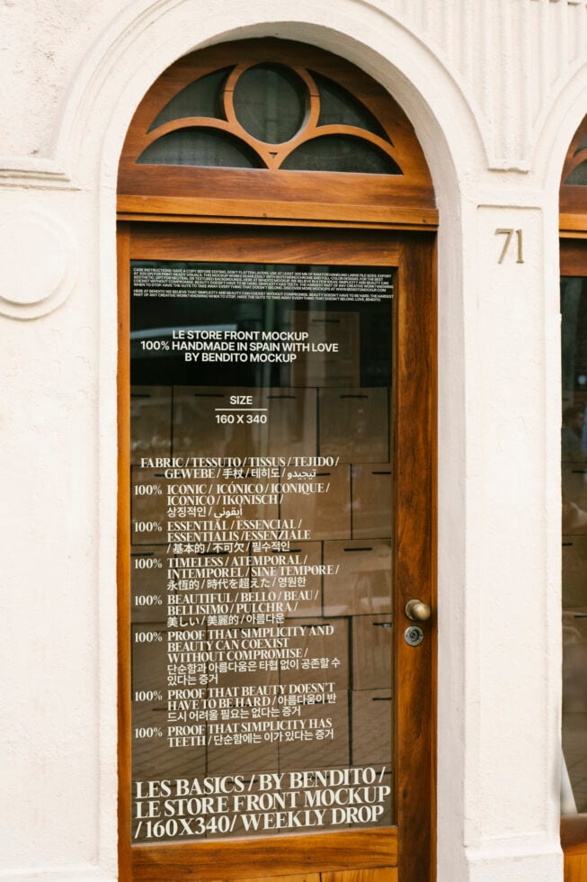 Le Store Front LB25W0702 Mockup