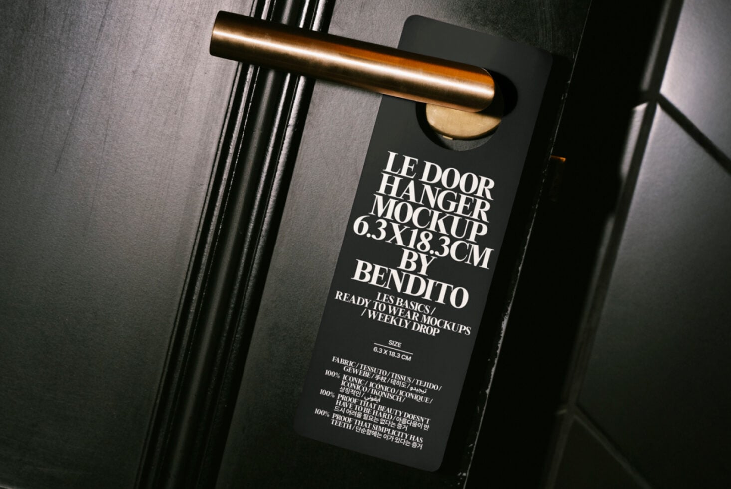 Le Door Hanger LB25W06 Mockup preview 2