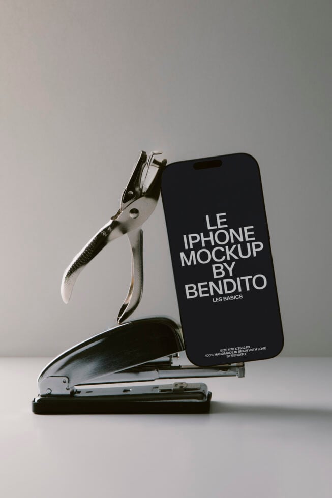 Le iPhone LB26W3101 Mockup preview 4