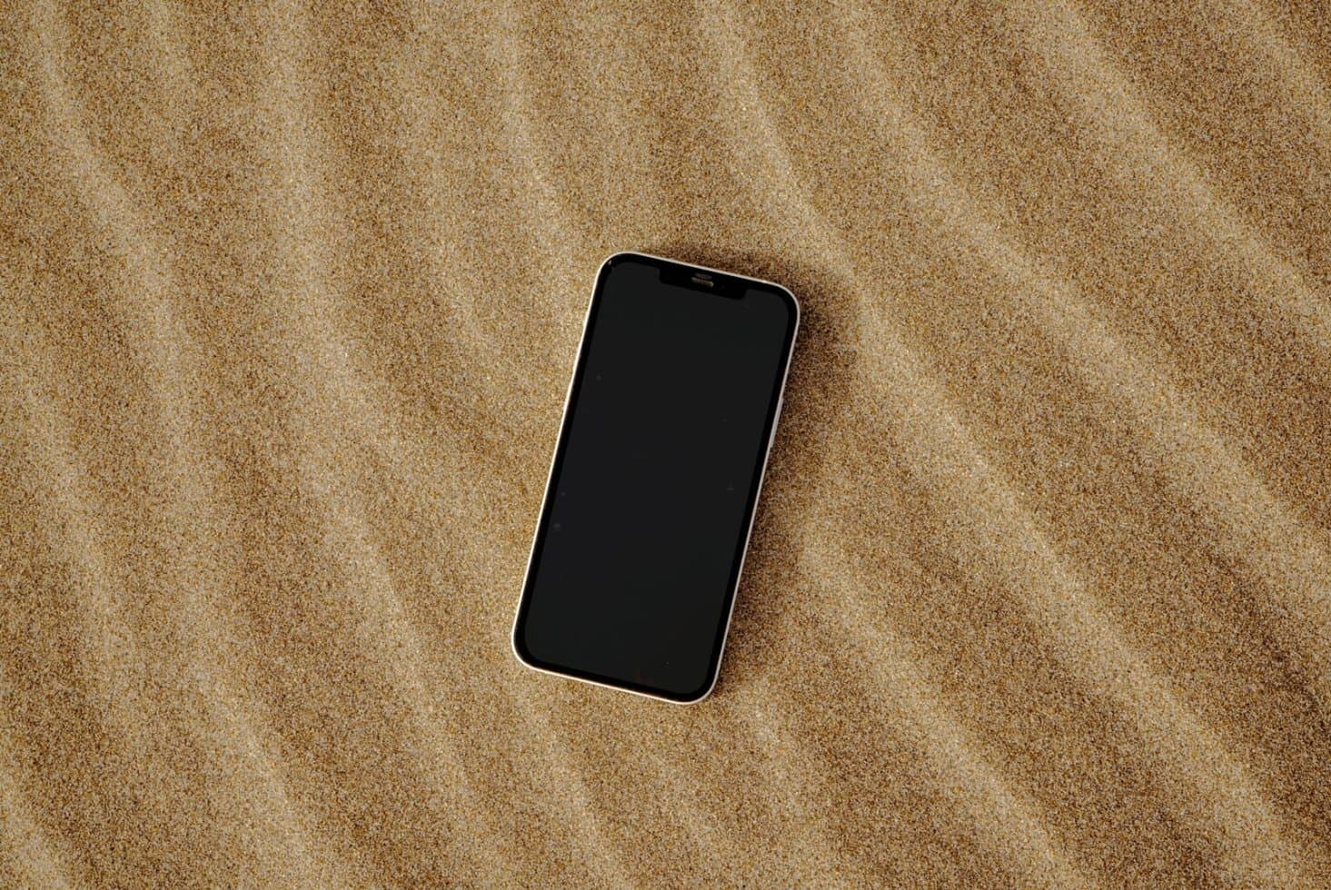 iPhone BL06 Mockup preview 2