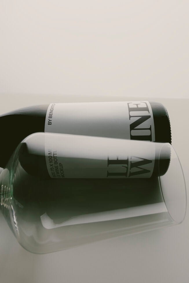 Le Wine Bottle LB26W39 Mockup