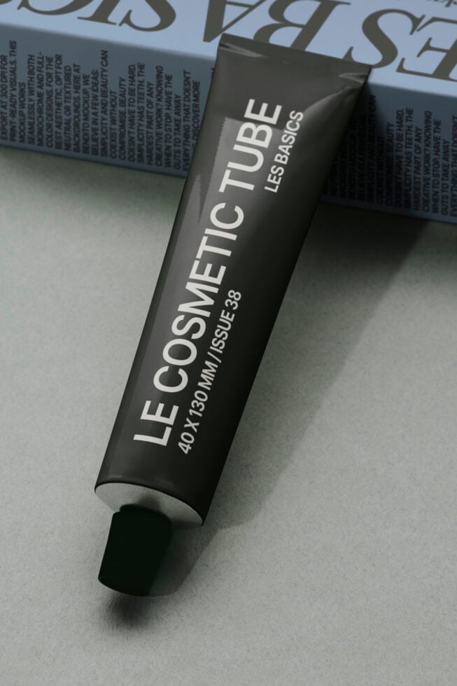 Le Cosmetic Tube LB25W38 Mockup preview 4