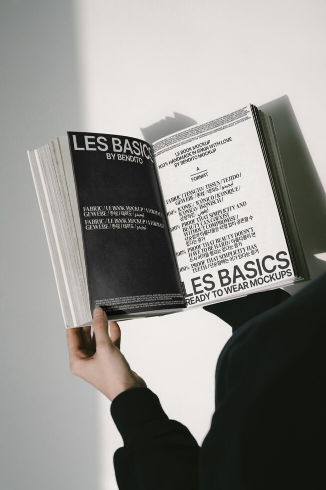Le Book LB25W0201 Mockup