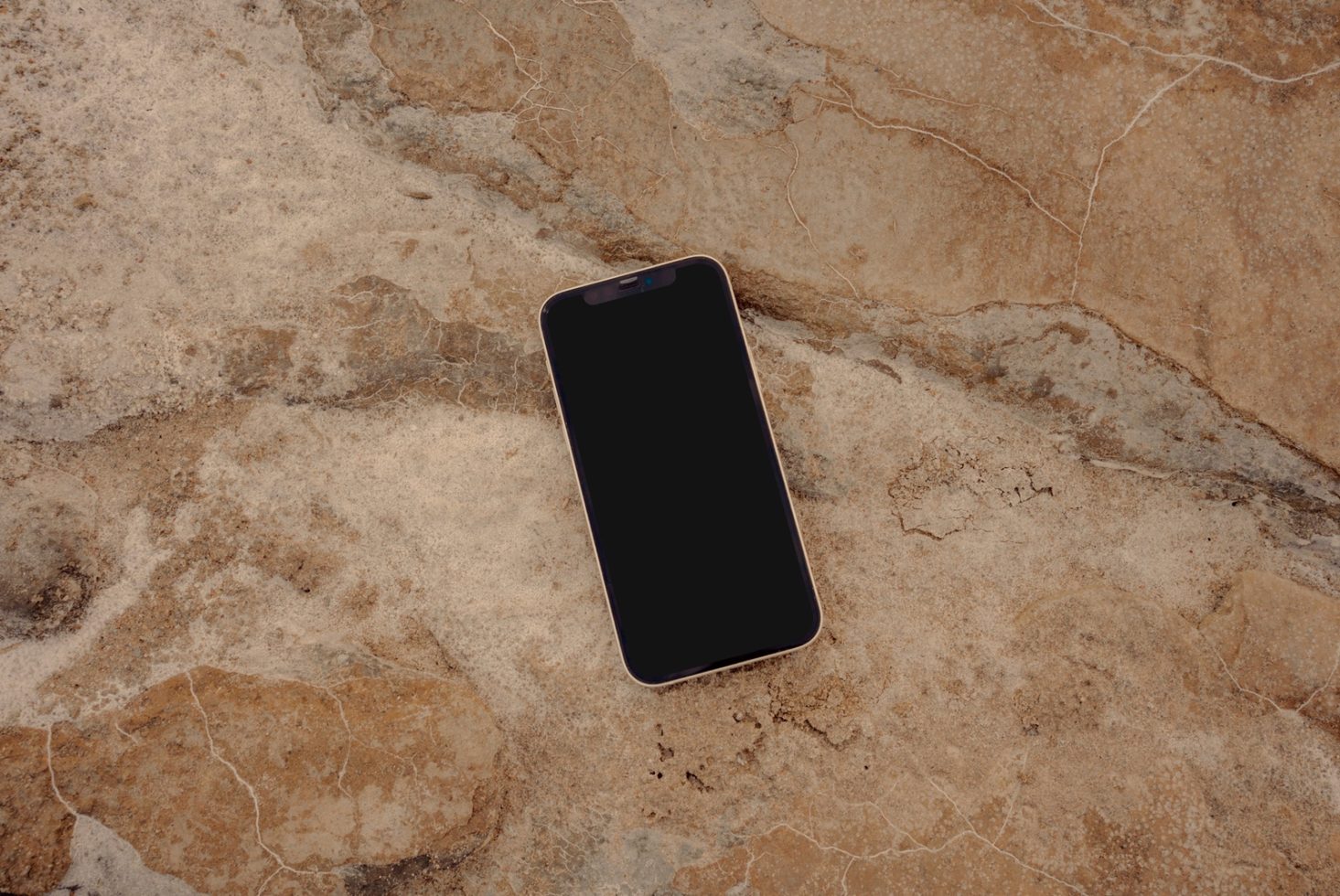 iPhone BL04 Mockup preview 2