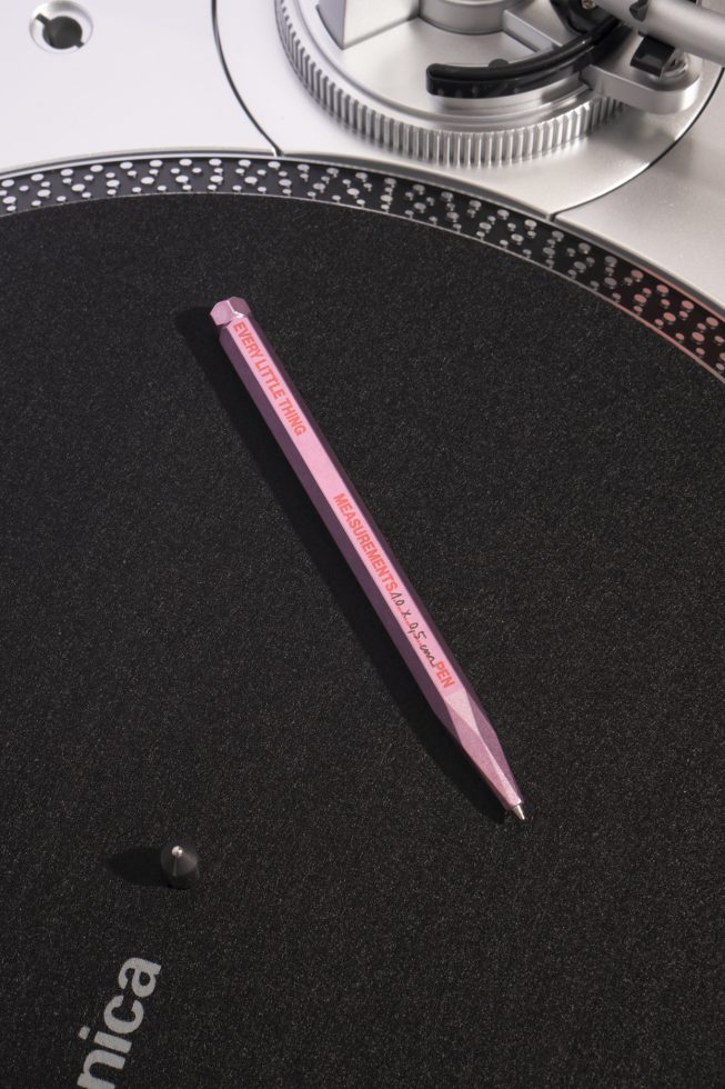 Pen ELT02 Mockup preview 4