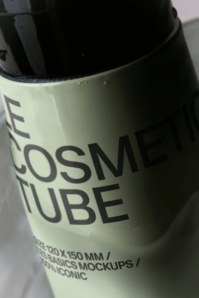 Le Cosmetic Tube LB26W40 Mockup preview 4
