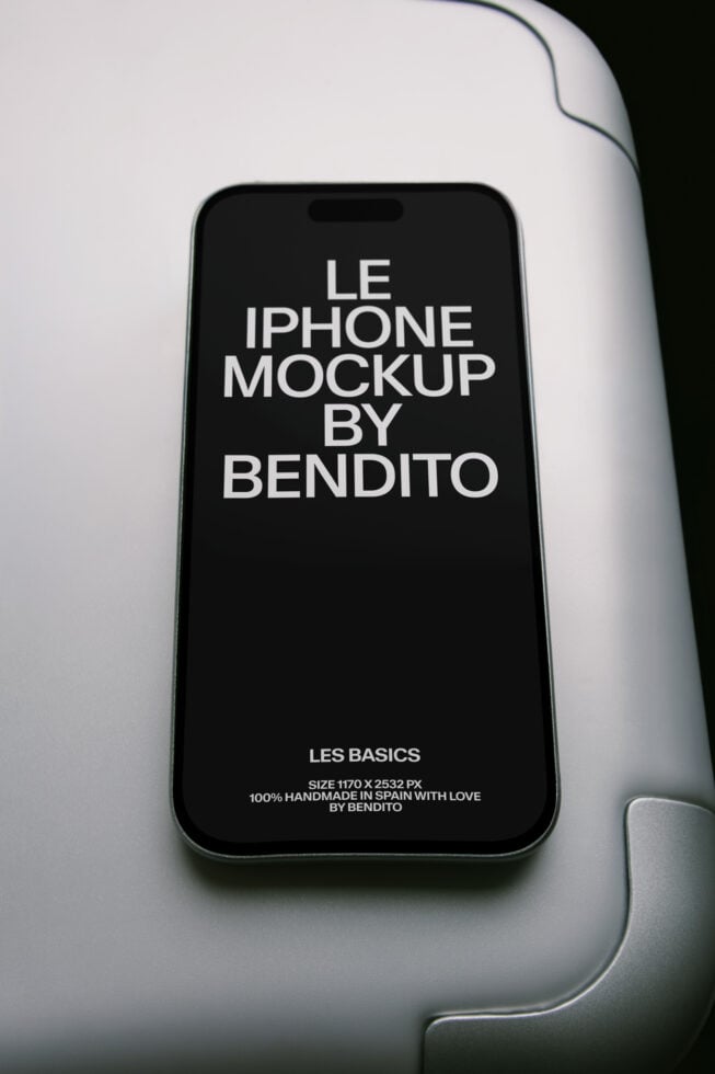 Le iPhone LB26W3002 Mockup