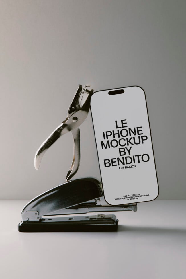 Le iPhone LB26W3101 Mockup