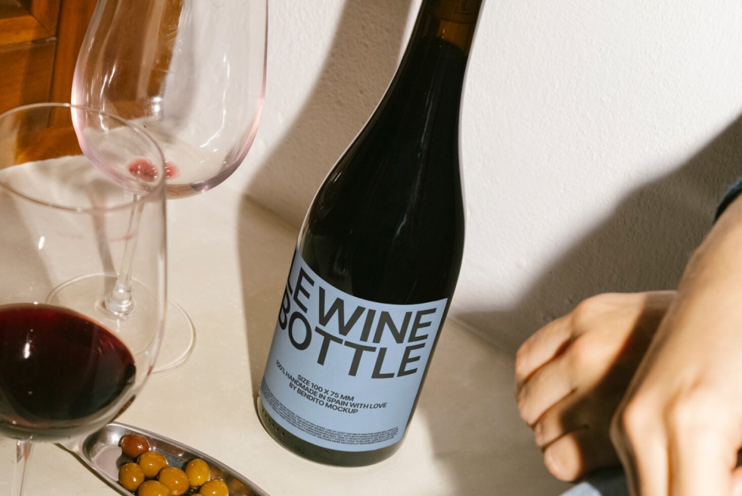 Le Wine Bottle LB25W1602 Mockup preview 2