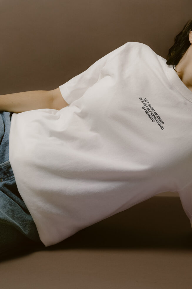 Le T-Shirt LB26W02 Mockup