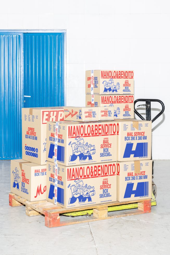 Box M&B18 Mockup
