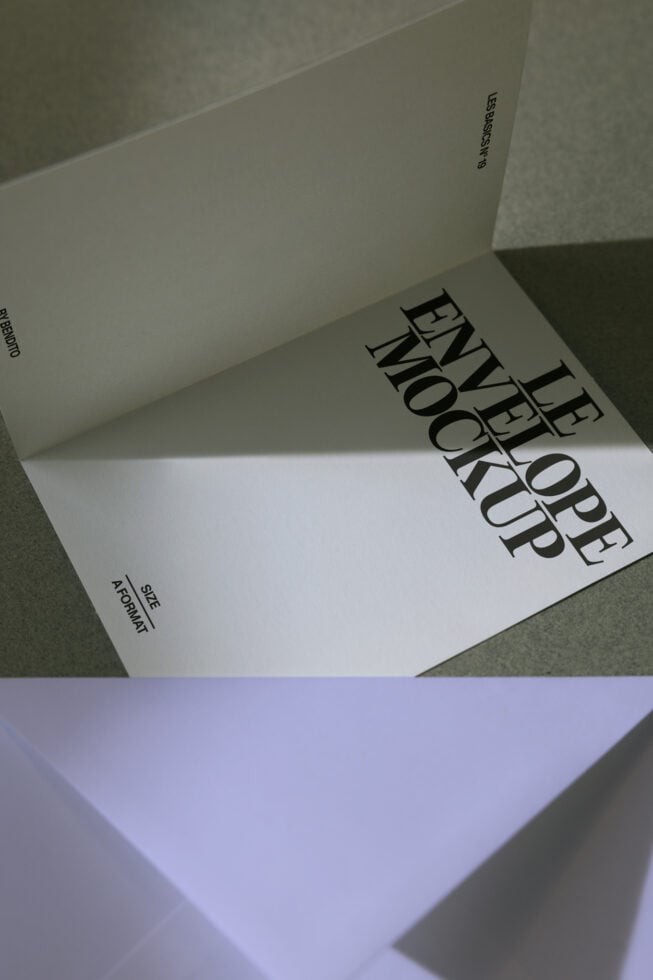 Le Envelope LB26W19 Mockup preview 4