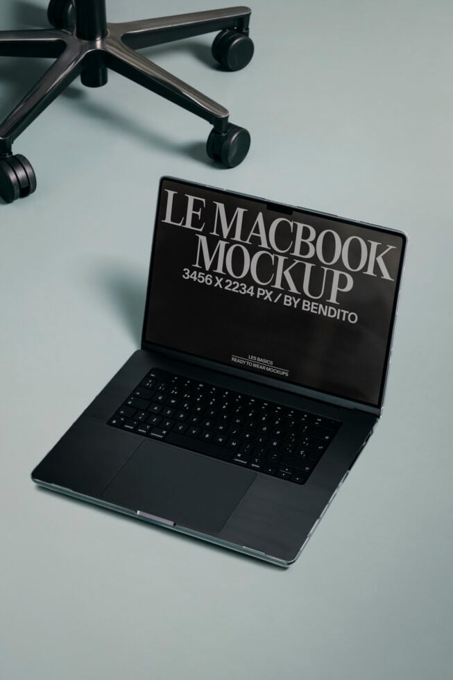 Le MacBook LB26W07 Mockup preview 4