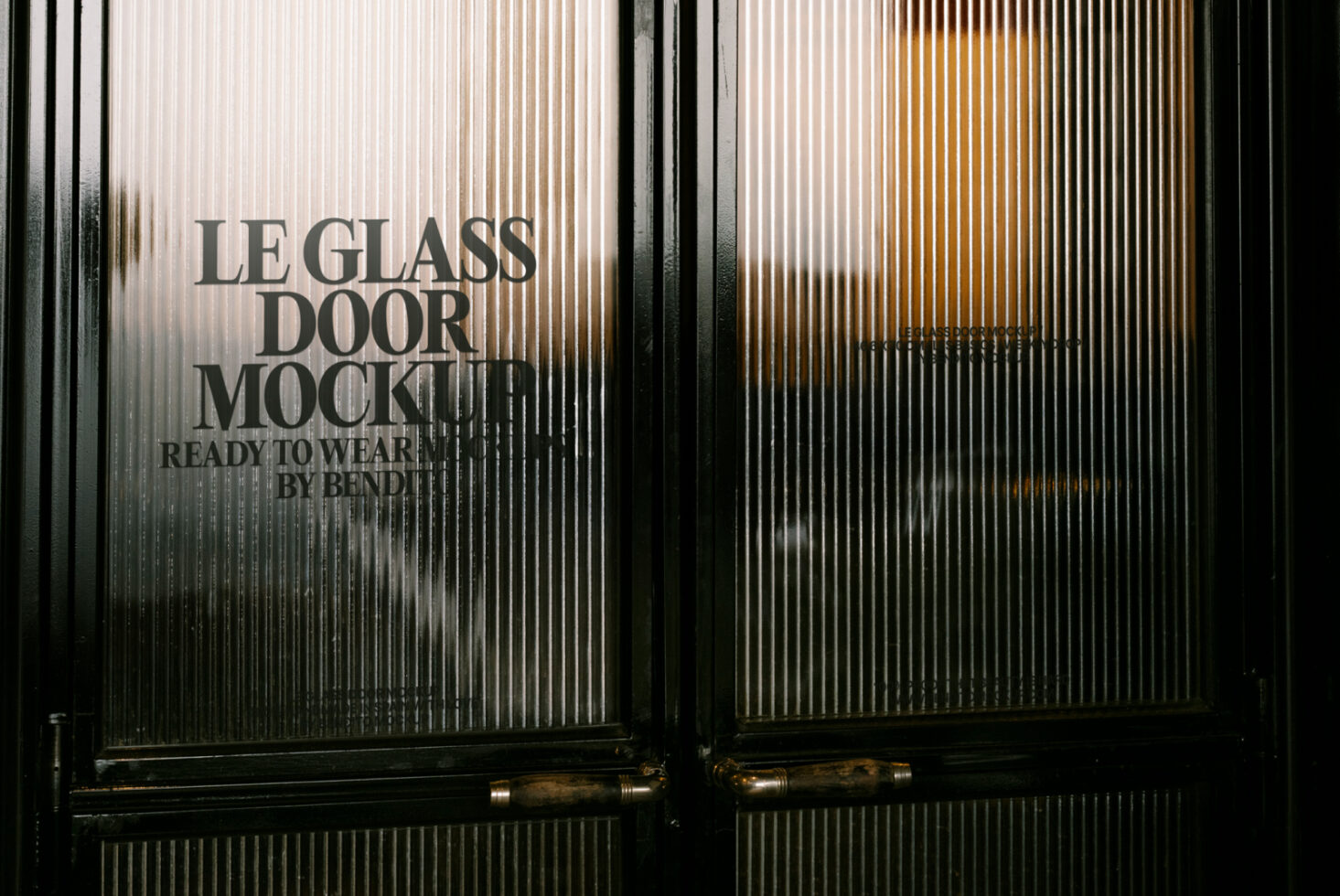 Le Glass Door LB25W06 Mockup preview 2