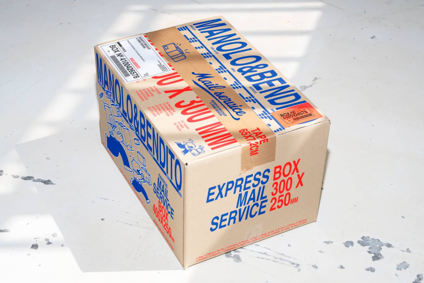Box M&B25 Mockup preview 4