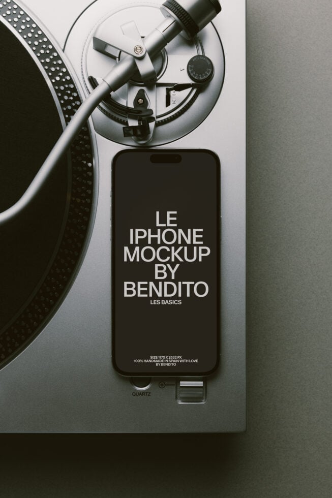 Le iPhone LB26W1901 Mockup preview 4