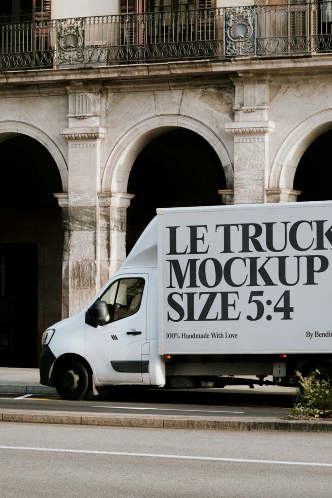 Le Truck LB26W12 Mockup