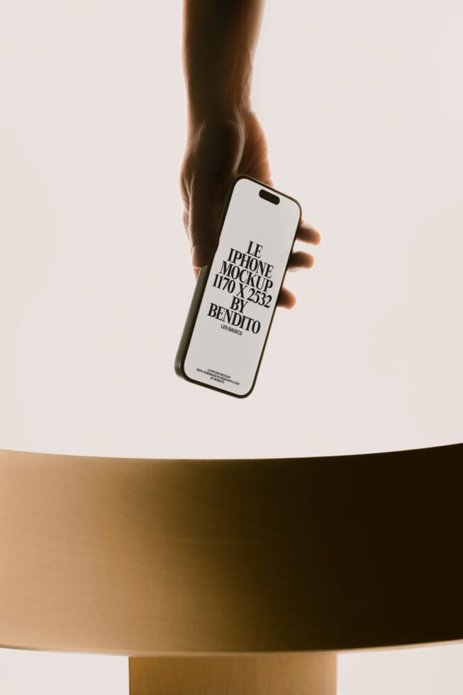 Le iPhone LB26W3804 Mockup preview 4