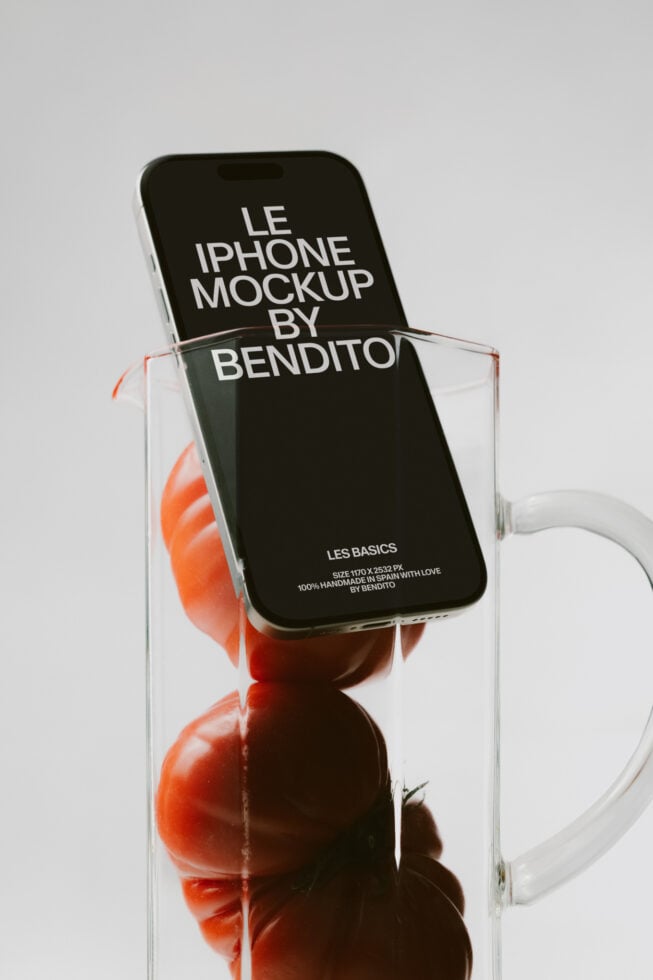 Le iPhone LB26W22 Mockup preview 4