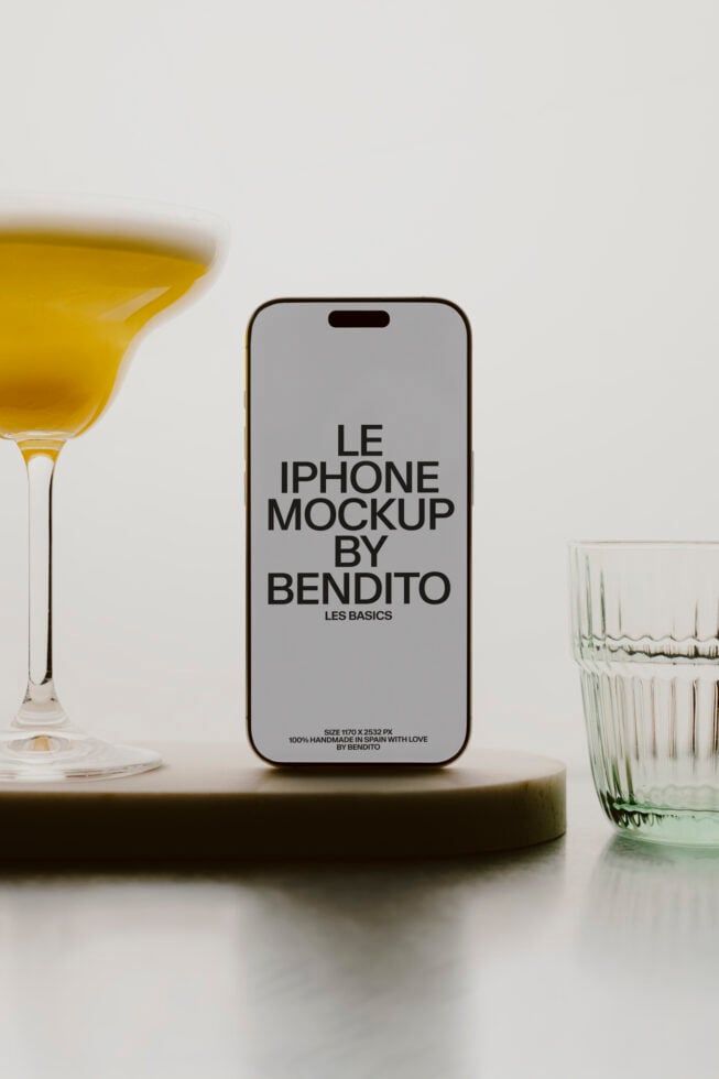 Le iPhone LB26W0401 Mockup