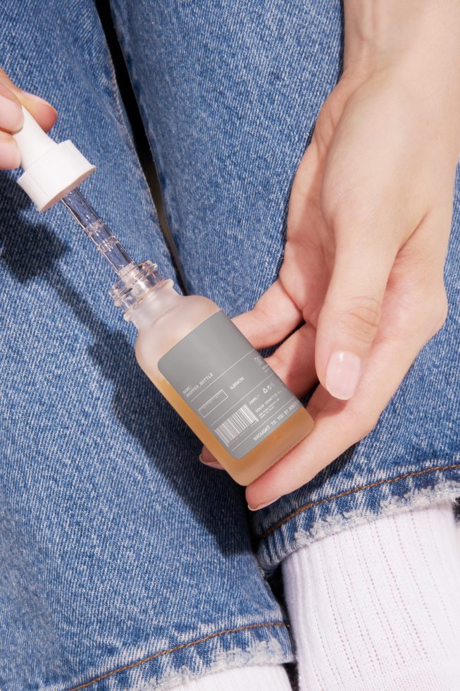 Dropper Bottle SS03 Mockup preview 4