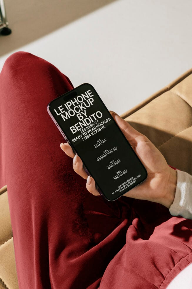 Le iPhone LB25W0502 Mockup preview 4