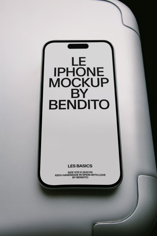 Le iPhone LB26W3002 Mockup preview 4