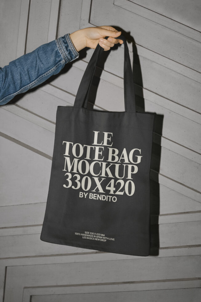 Le Tote Bag LB25W12 Mockup preview 4