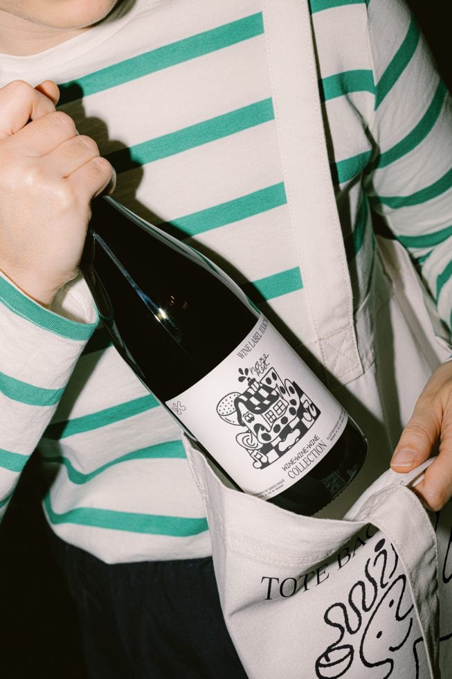 Wine Bottle WWW01 Mockup