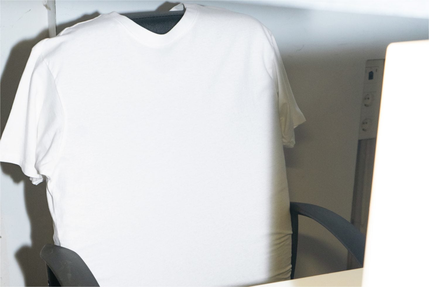 T-Shirt TO02 Mockup preview 2