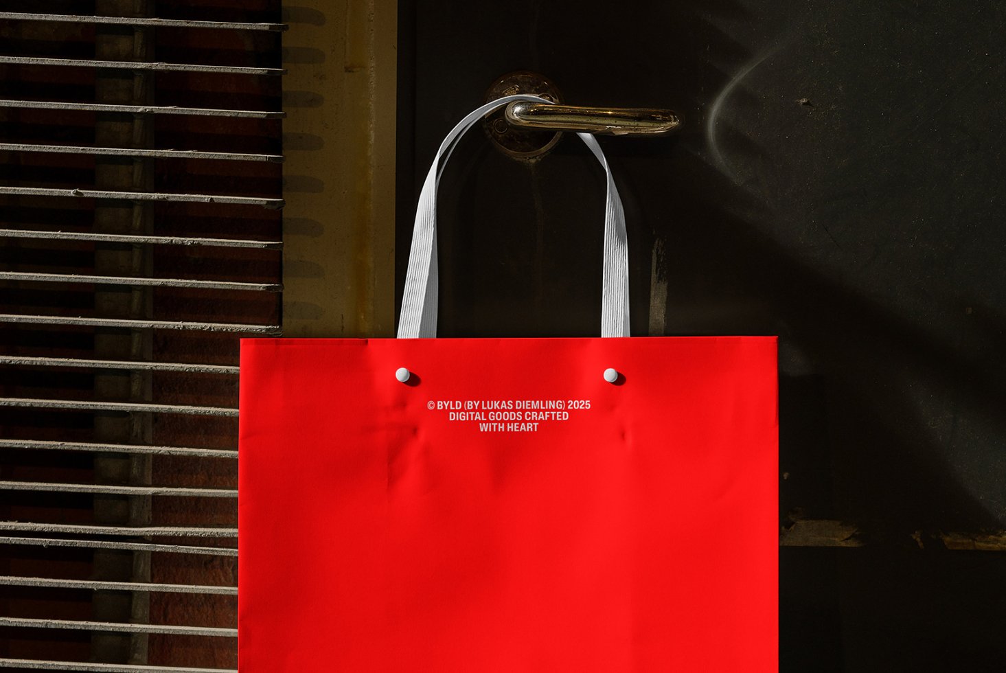 Paper Bag 07 Mockup preview 2