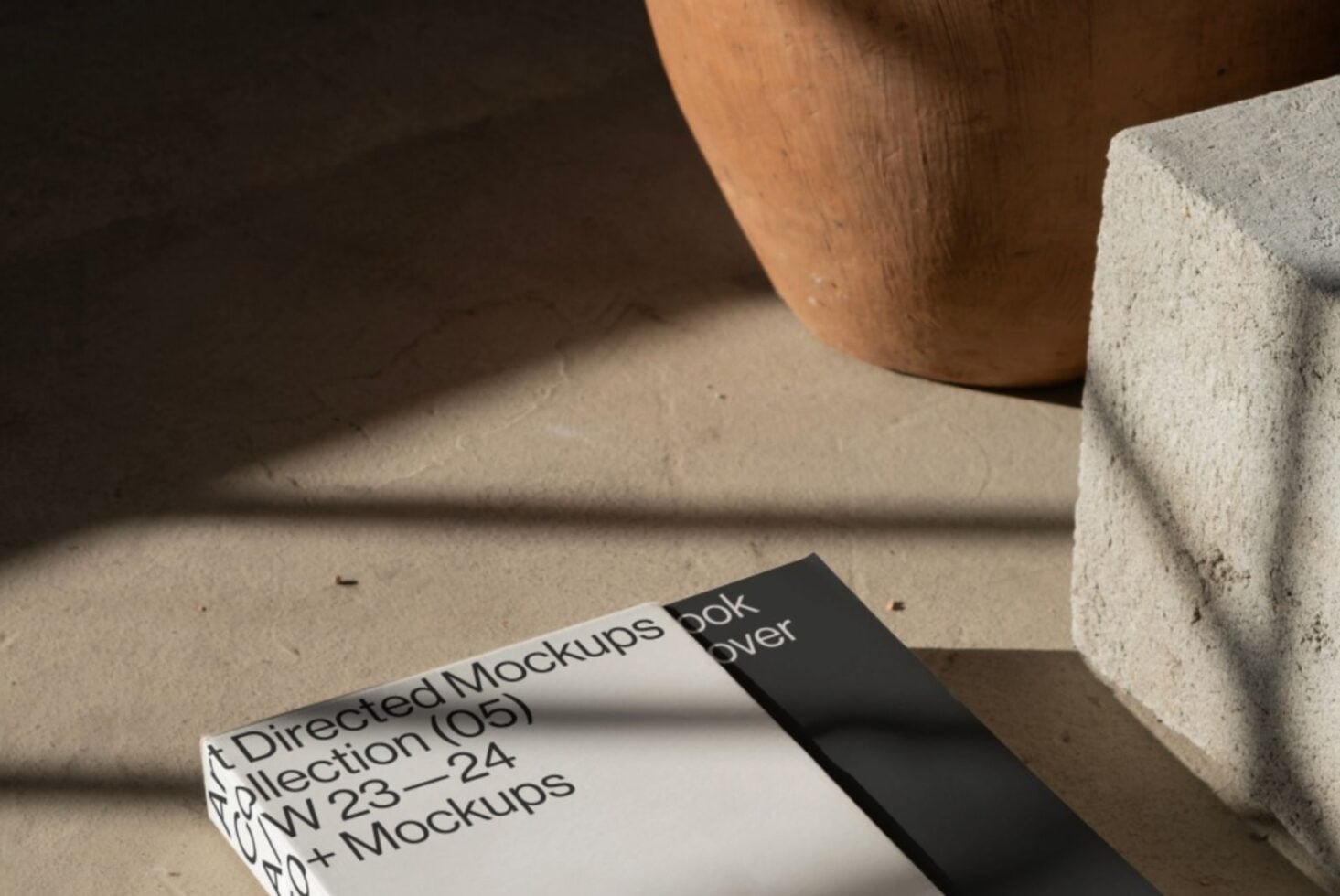 Book C05 Mockup 025
