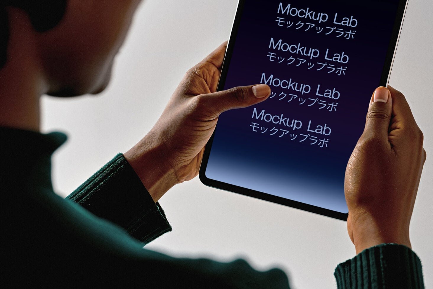 Tablet 01ML Mockup preview 3