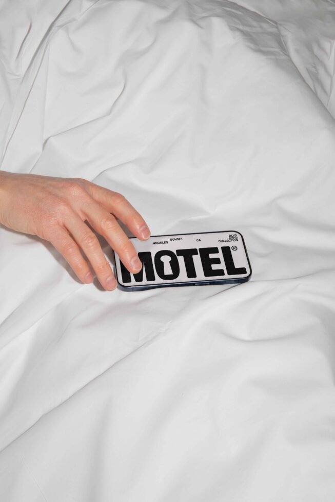 MOTEL SMARTPHONE MOCKUP 01