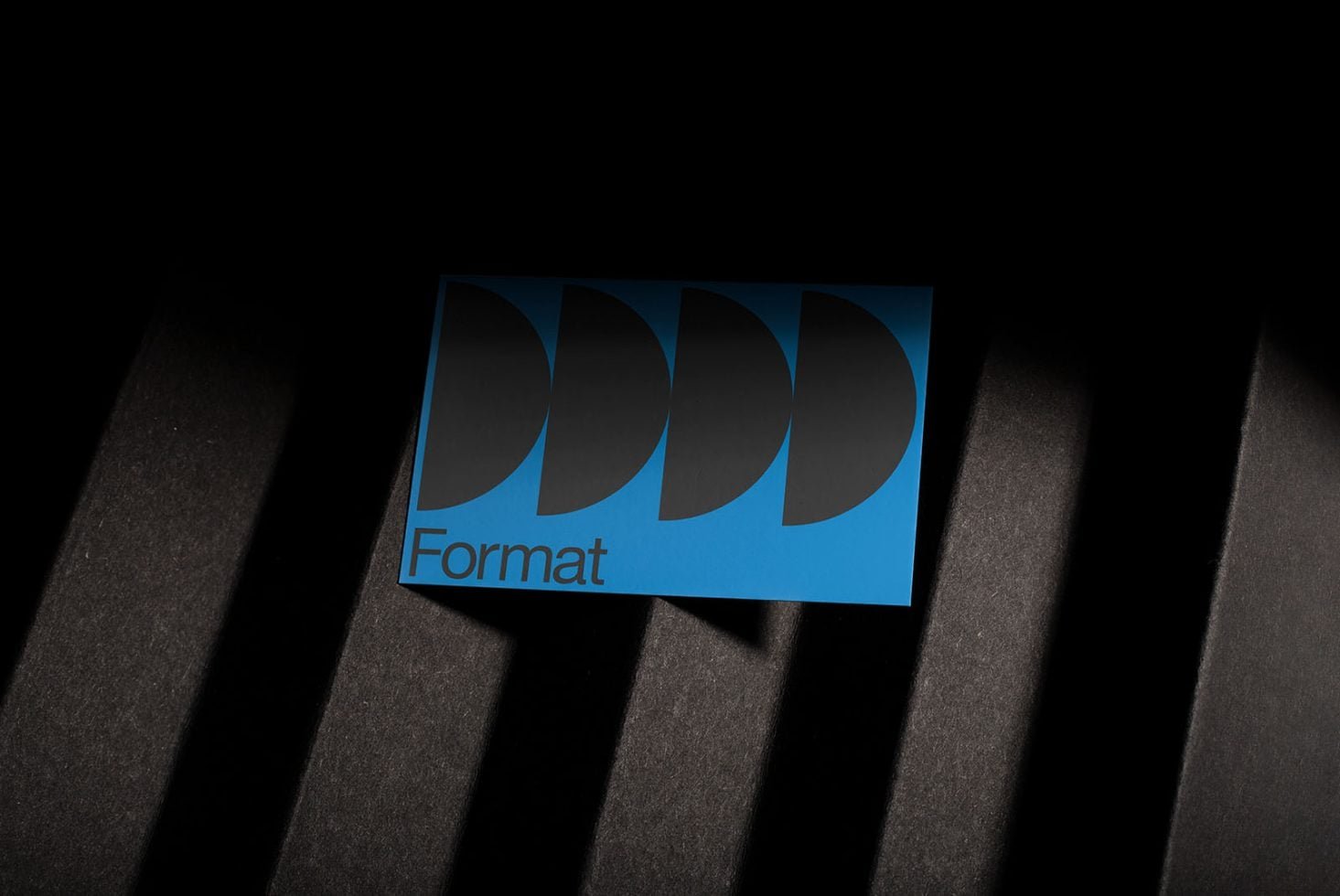 Format B2 Business Card Mockup 04