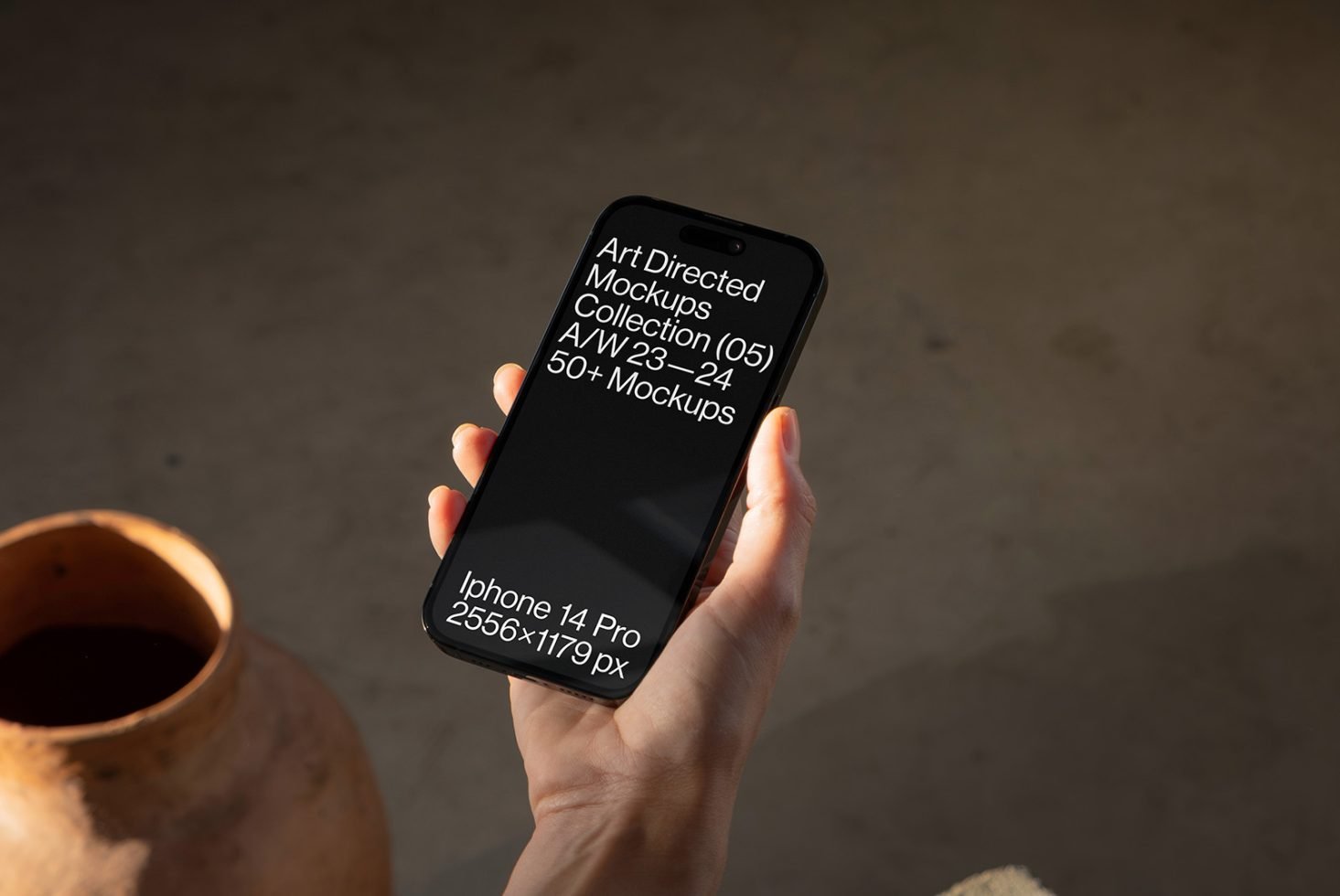 iPhone C05 Mockup 050