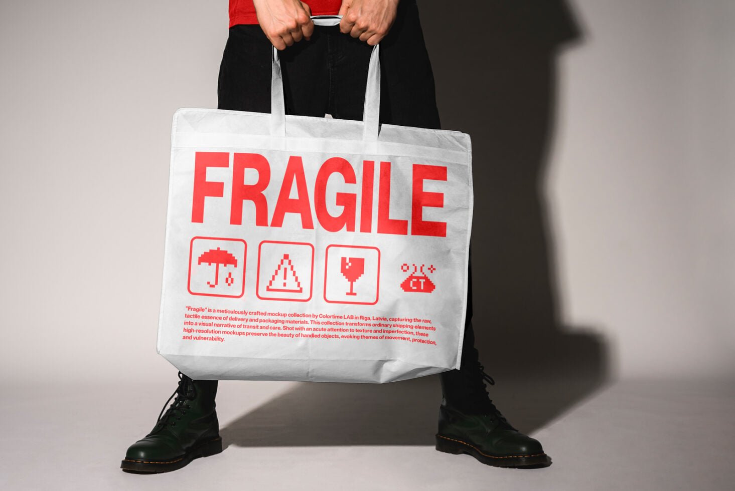 Fabric Bag Mockup 02 FRAGILE