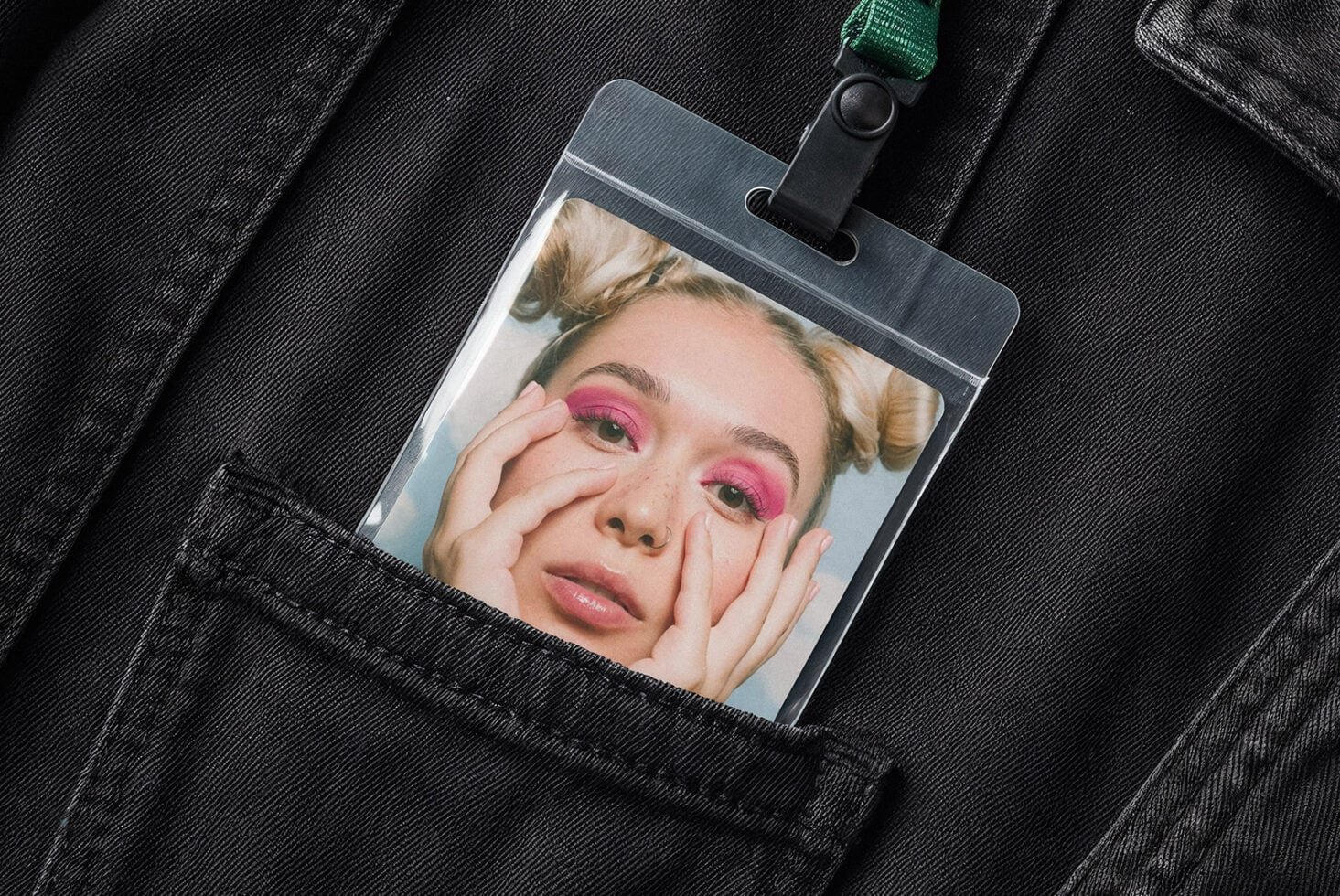Badge 03ML Mockup preview 2