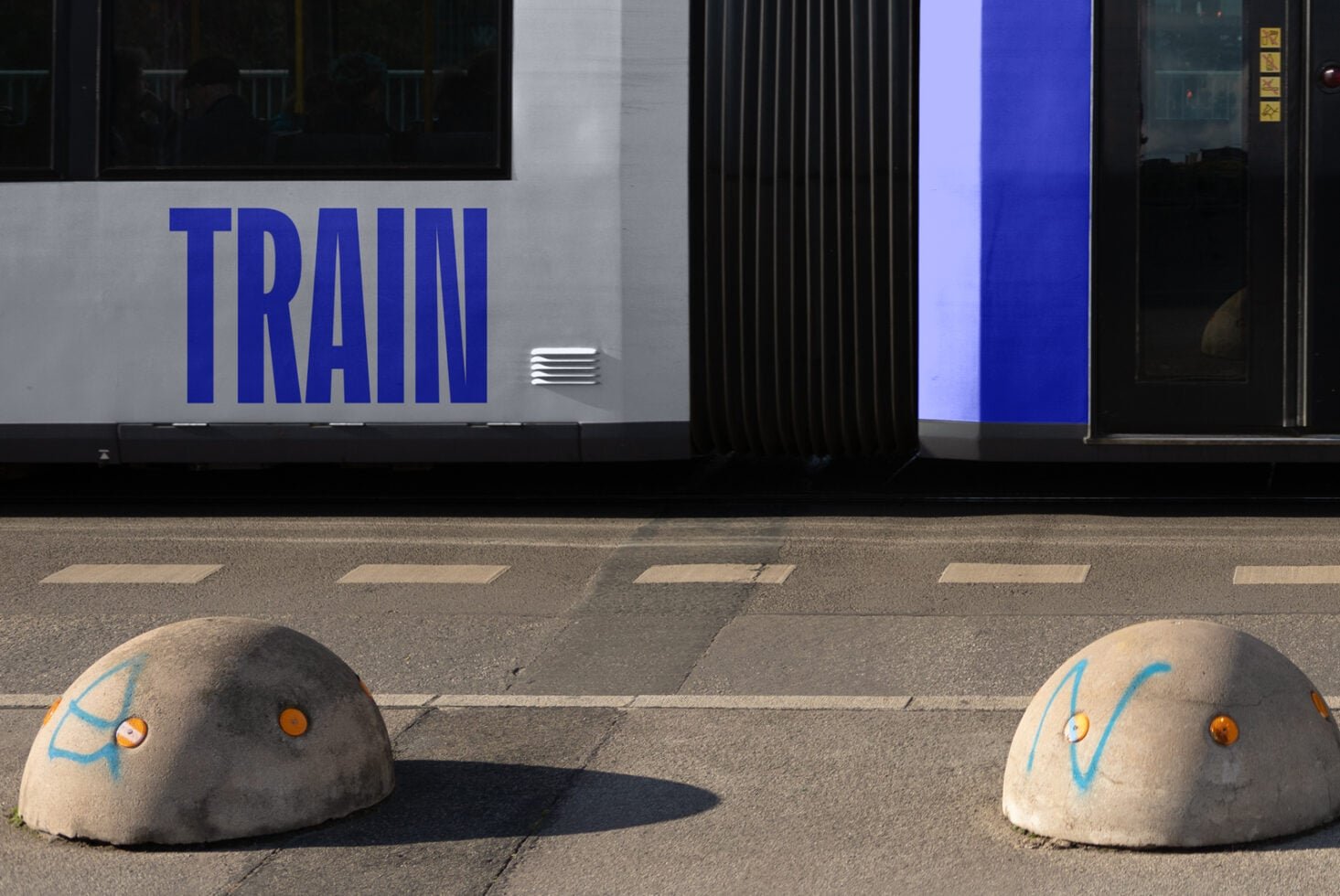 Train Mockup BLN02 preview 3